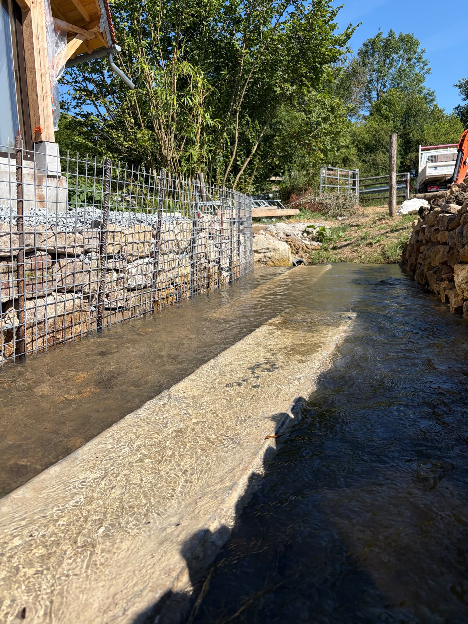 Gabions le long du ruisseau — Lecointre TP