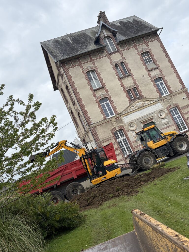 Réalisation d’un enfouissement de réseaux basse tension.